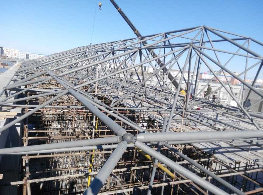 阿尔山商贸城屋顶网架工程